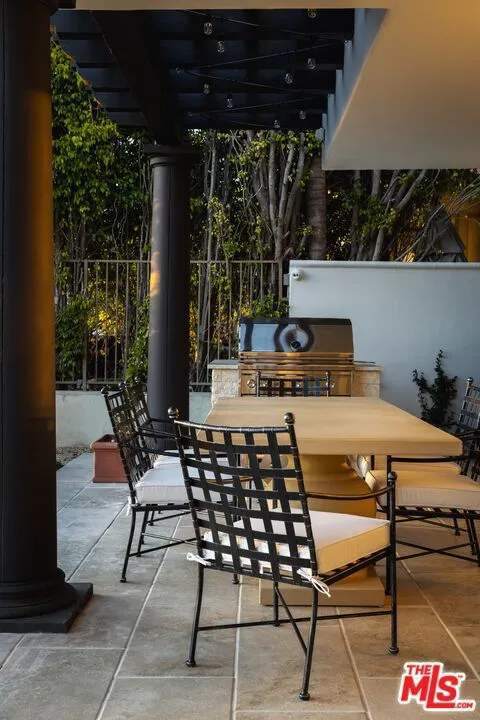 16736 Via Pacifica Pacific Palisades, CA 90272