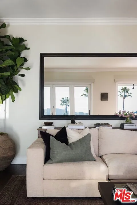 16736 Via Pacifica Pacific Palisades, CA 90272