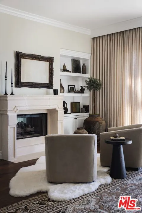 16736 Via Pacifica Pacific Palisades, CA 90272