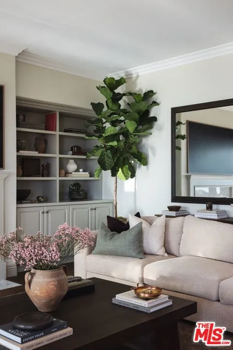 16736 Via Pacifica Pacific Palisades, CA 90272