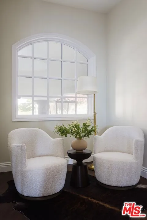 16736 Via Pacifica Pacific Palisades, CA 90272