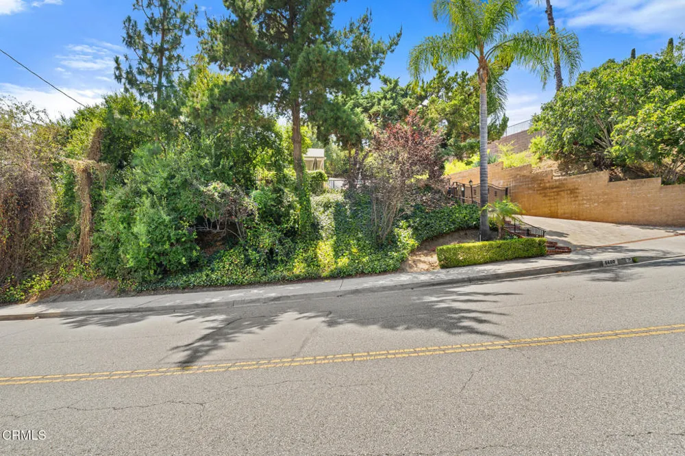 1480 E Glenoaks Boulevard Glendale, CA 91206