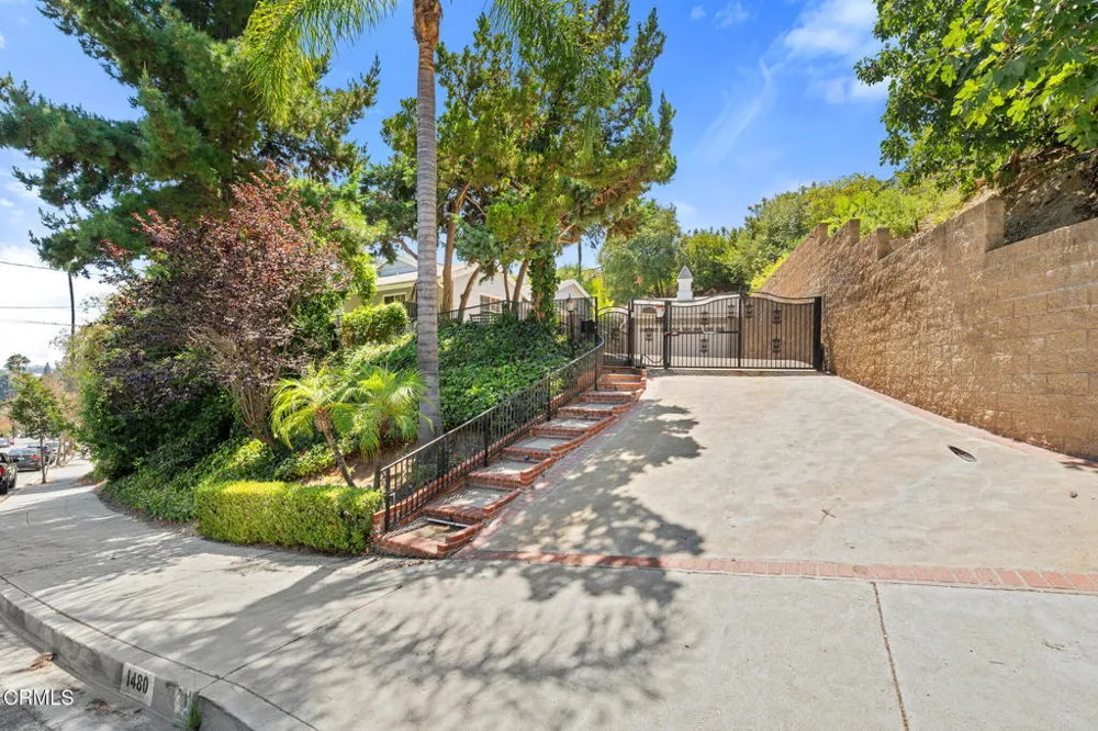 1480 E Glenoaks Boulevard Glendale, CA 91206