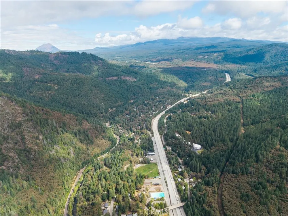 4310 Buckboard Ln Dunsmuir, CA 96025