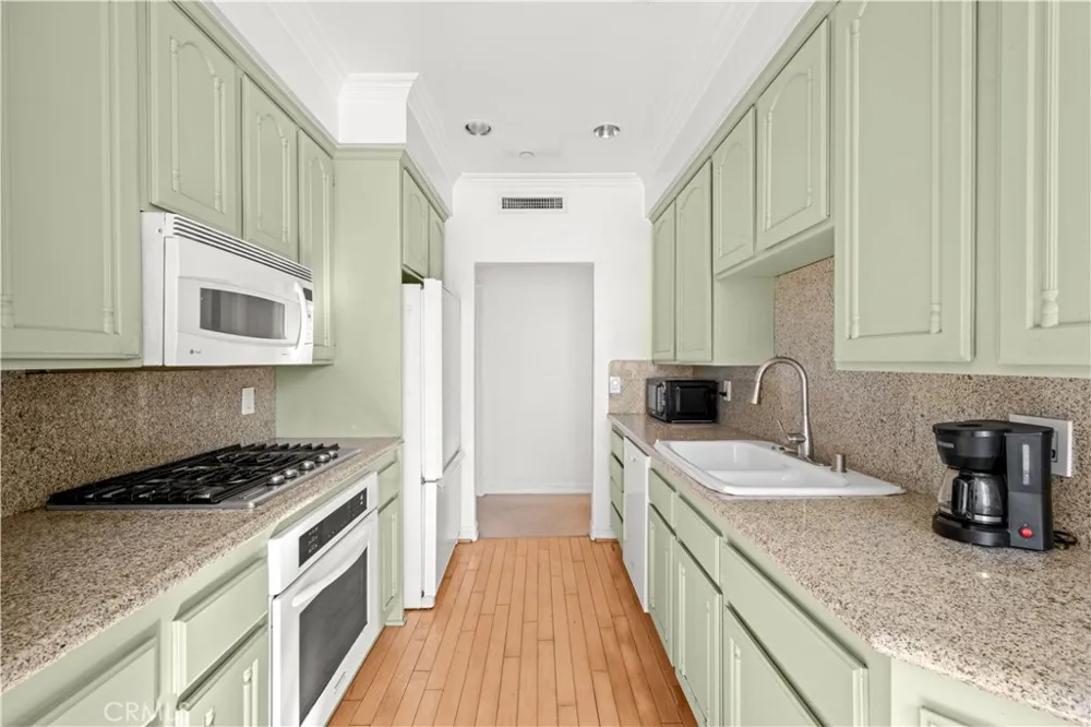 128 Swall Drive #304 Los Angeles, CA 90048