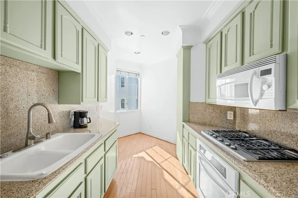 128 Swall Drive #304 Los Angeles, CA 90048