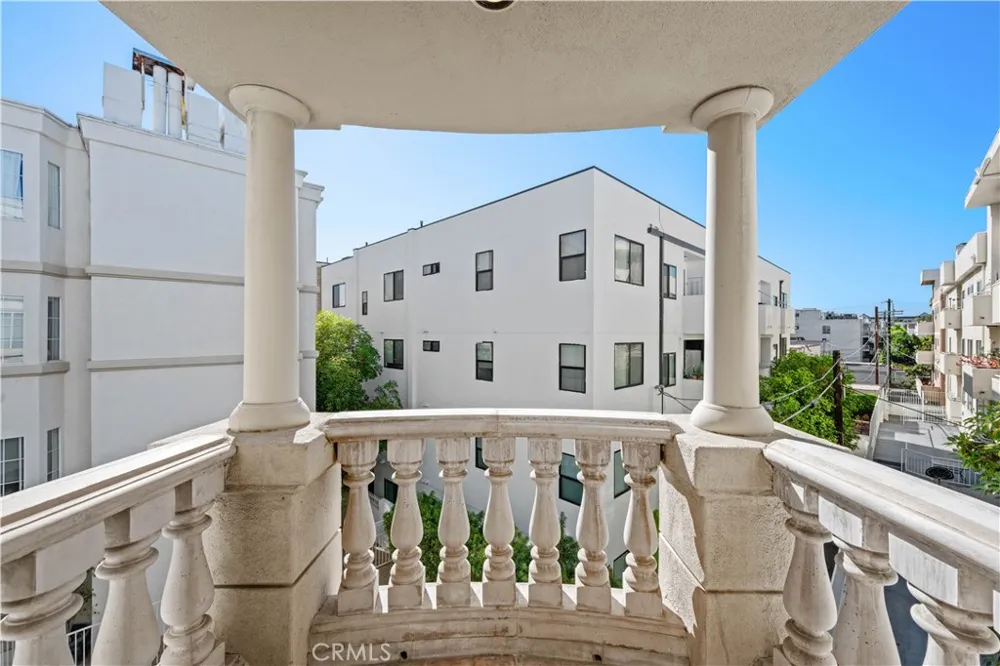 128 Swall Drive #304 Los Angeles, CA 90048