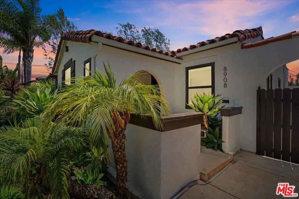 8908 Gibson Street Los Angeles, CA 90034