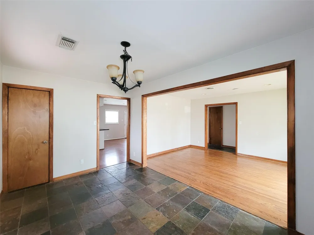 2403 Willowby Houston, TX 77008
