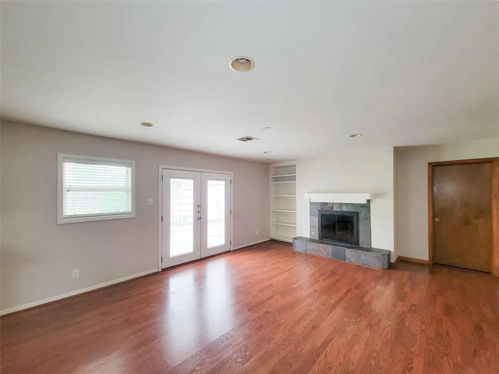 2403 Willowby Houston, TX 77008