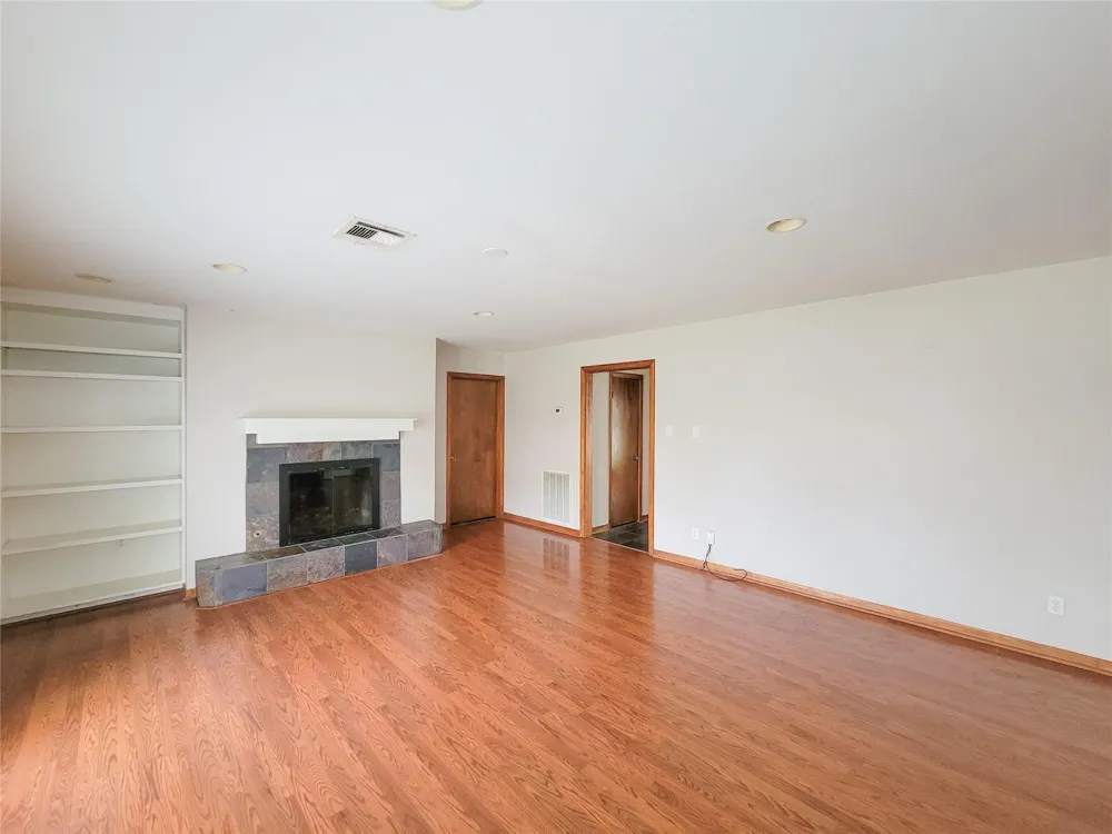 2403 Willowby Houston, TX 77008