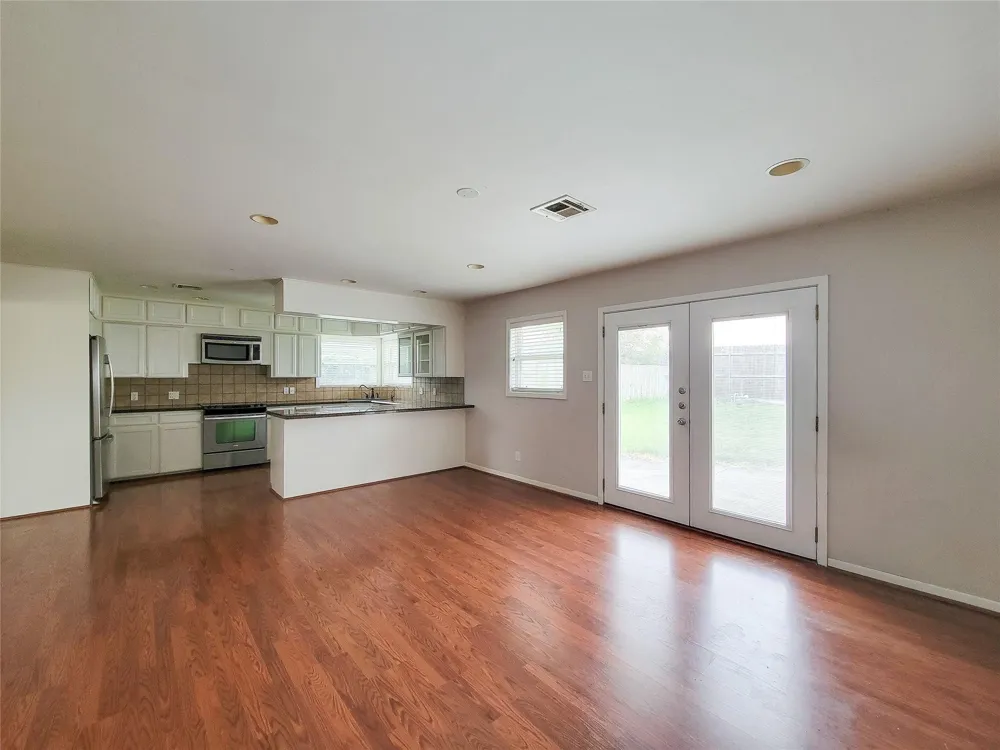 2403 Willowby Houston, TX 77008
