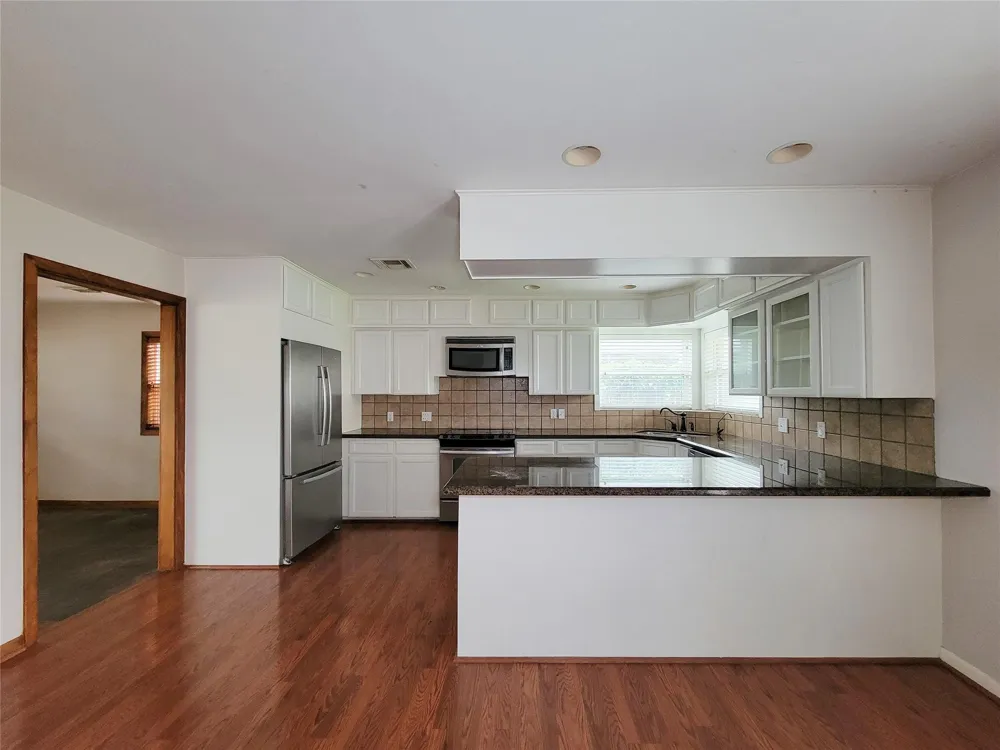 2403 Willowby Houston, TX 77008