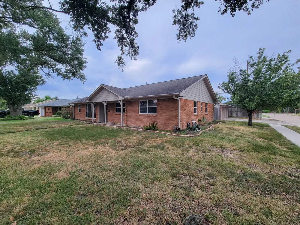 2403 Willowby Houston, TX 77008