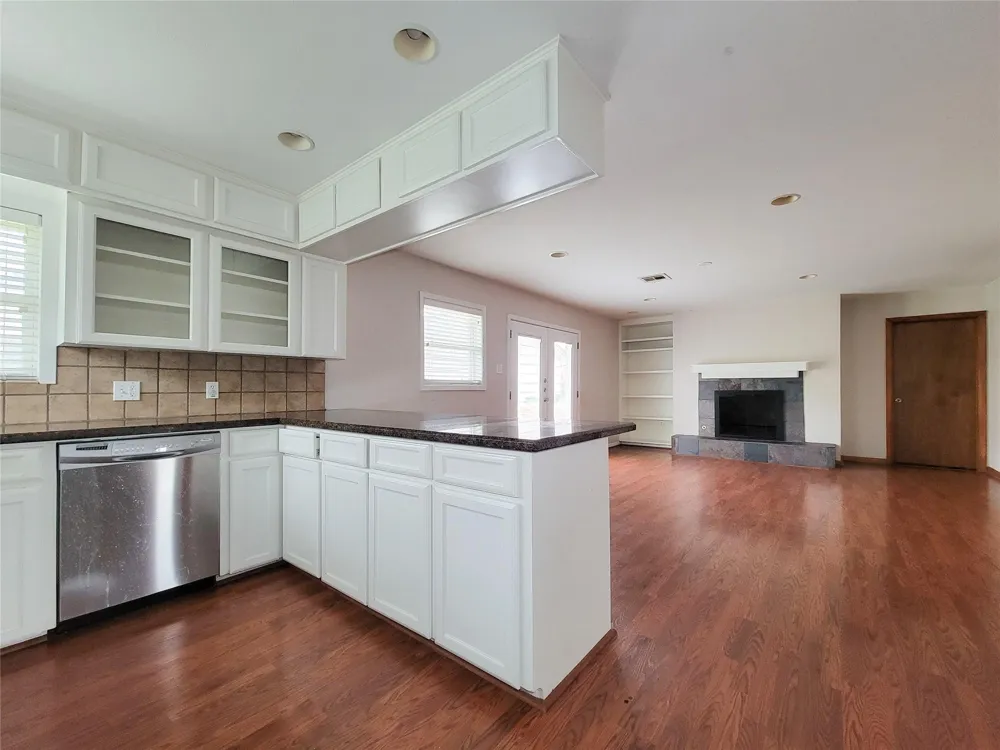 2403 Willowby Houston, TX 77008