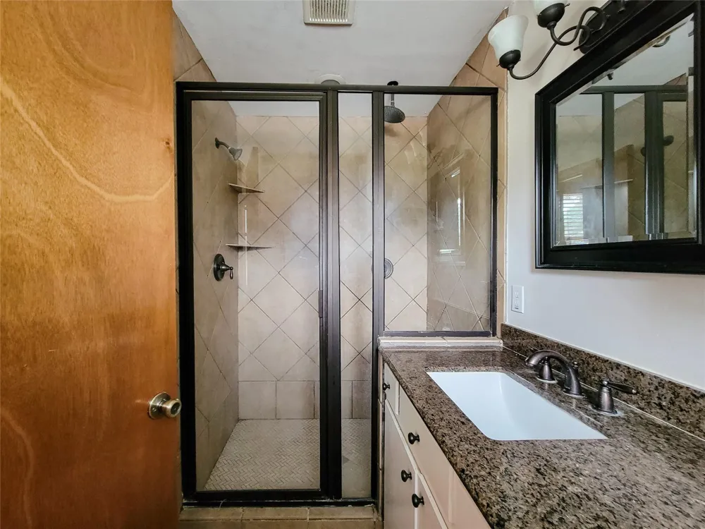 2403 Willowby Houston, TX 77008