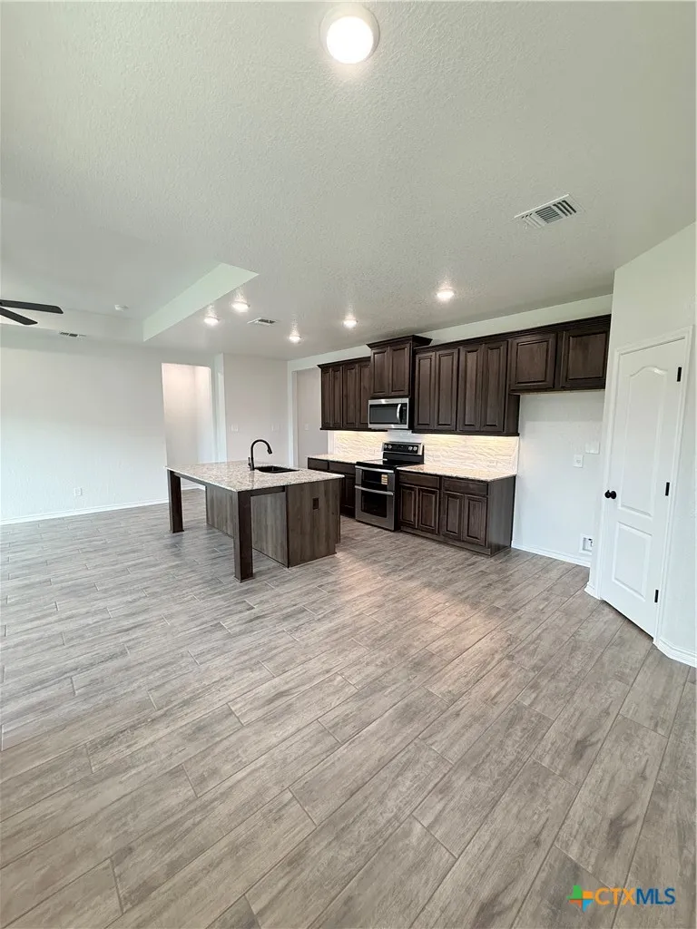 813 Waylon Circle Killeen, TX 76542