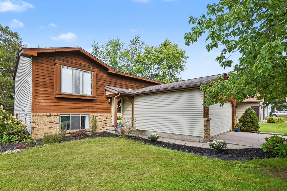 5083 Pillar Creek Avenue SE Kentwood, MI 49508