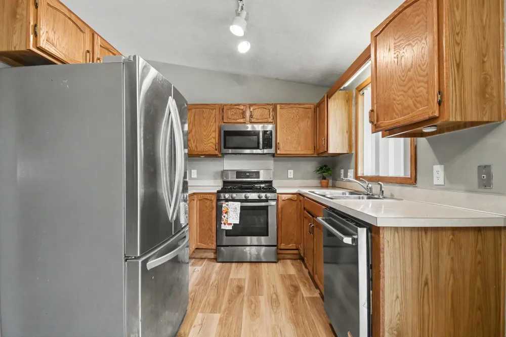 5083 Pillar Creek Avenue SE Kentwood, MI 49508