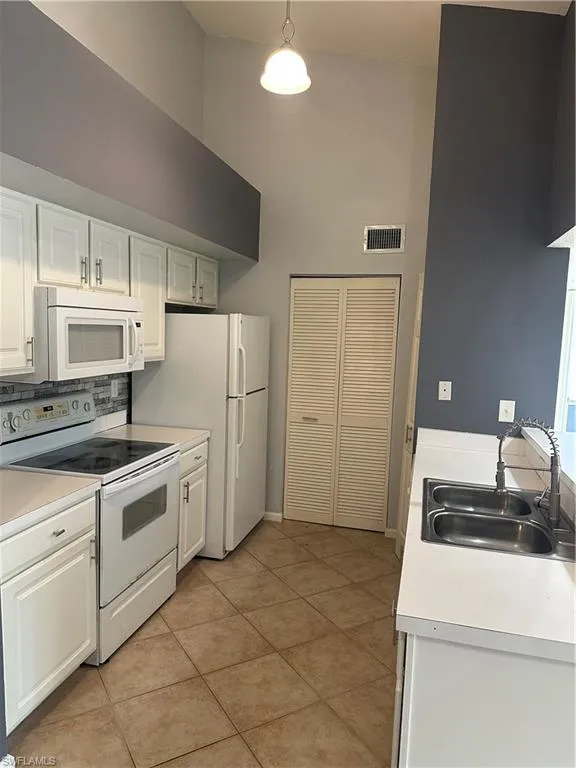4121 Residence Drive #323 Fort Myers, FL 33901