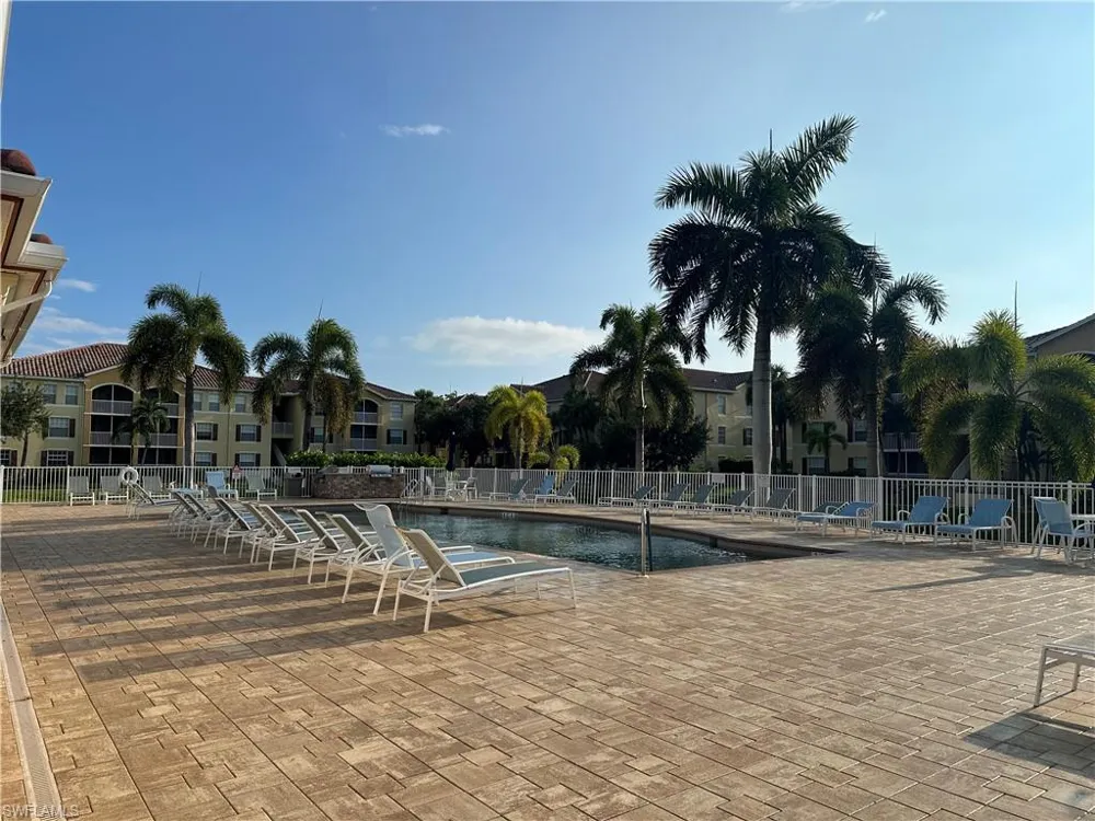 4121 Residence Drive #323 Fort Myers, FL 33901