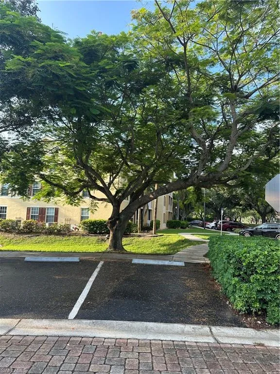 4121 Residence Drive #323 Fort Myers, FL 33901