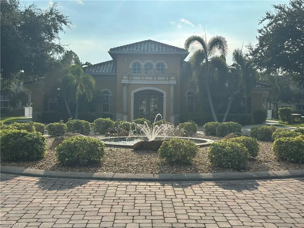 4121 Residence Drive #323 Fort Myers, FL 33901