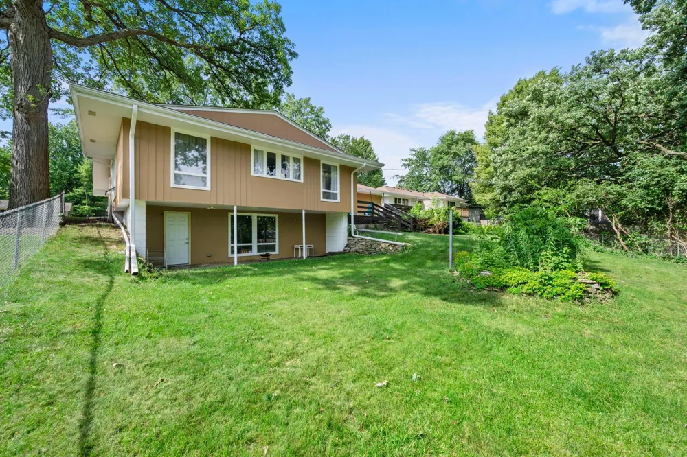 7008 35th Avenue Crystal, MN 55427