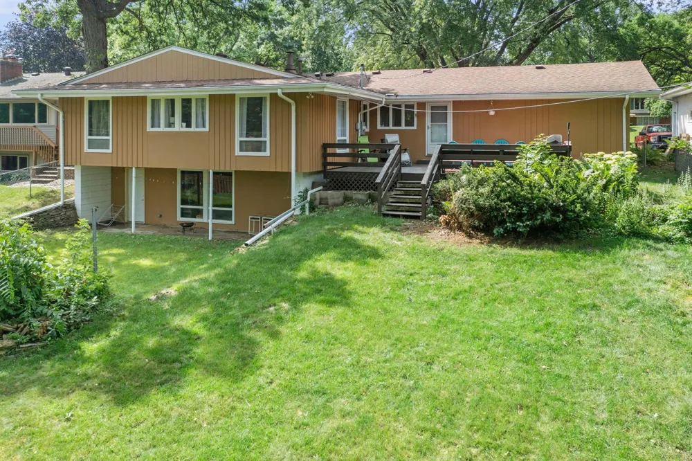7008 35th Avenue Crystal, MN 55427