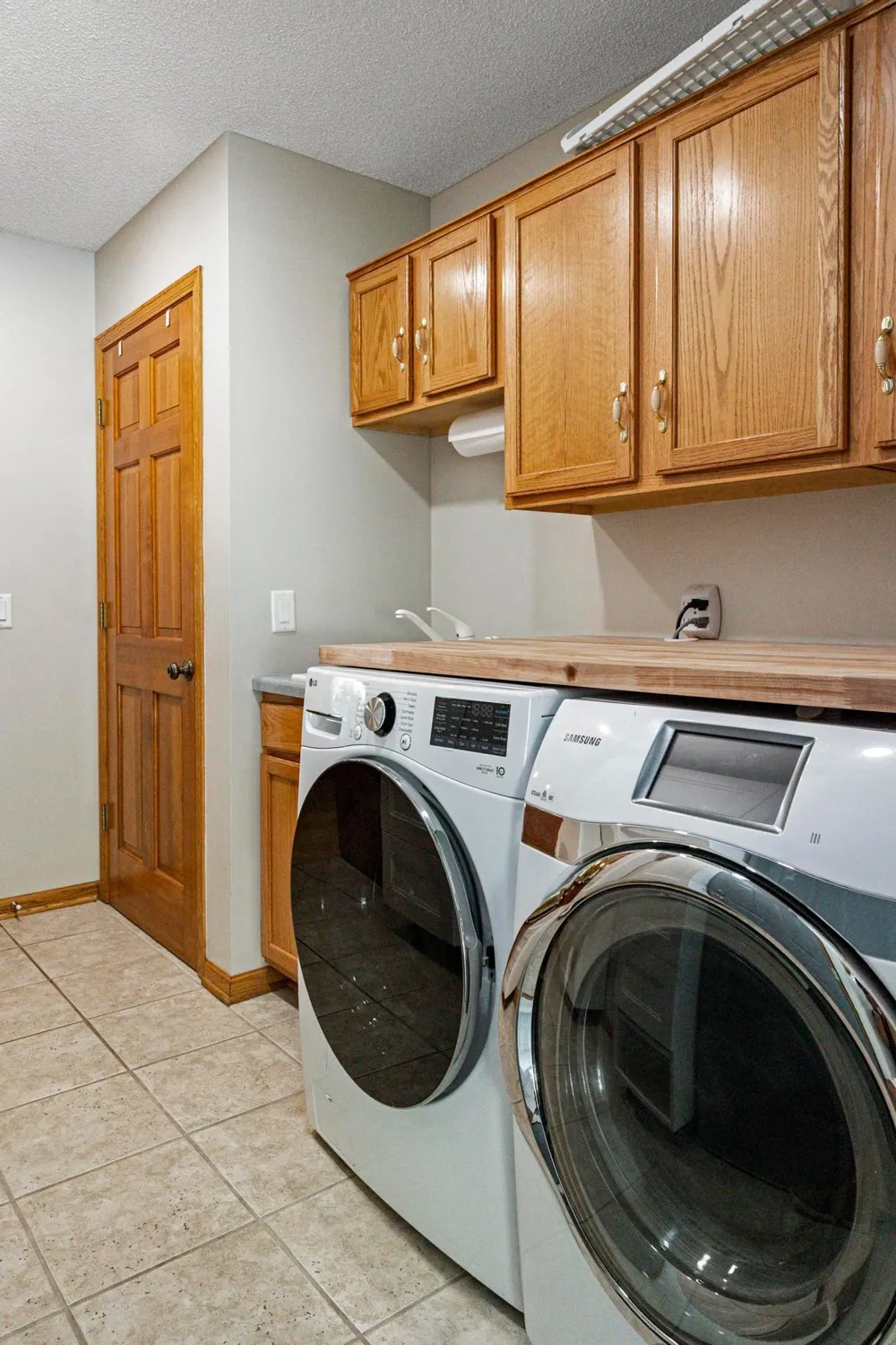 2452 Eagle Valley Drive Woodbury, MN 55129