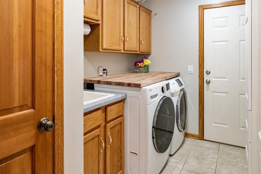 2452 Eagle Valley Drive Woodbury, MN 55129