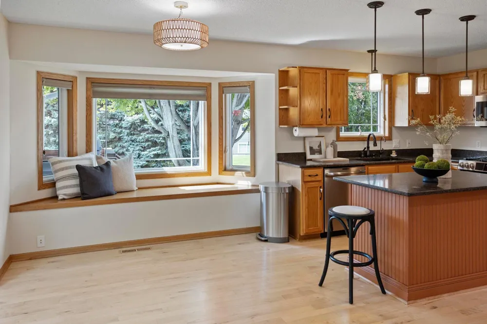 2452 Eagle Valley Drive Woodbury, MN 55129