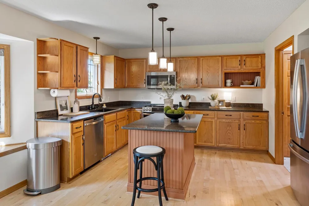 2452 Eagle Valley Drive Woodbury, MN 55129