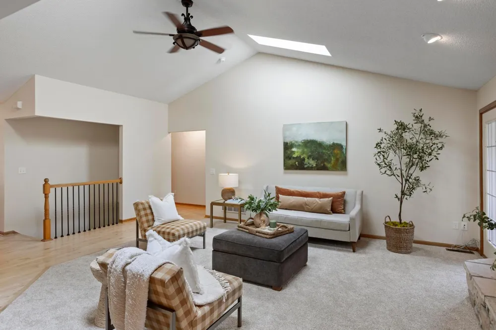 2452 Eagle Valley Drive Woodbury, MN 55129