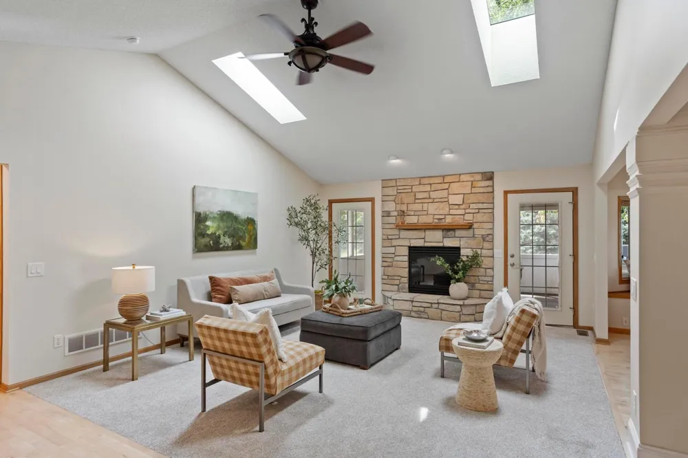 2452 Eagle Valley Drive Woodbury, MN 55129
