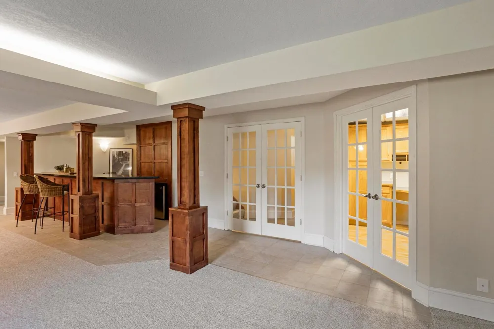 2452 Eagle Valley Drive Woodbury, MN 55129