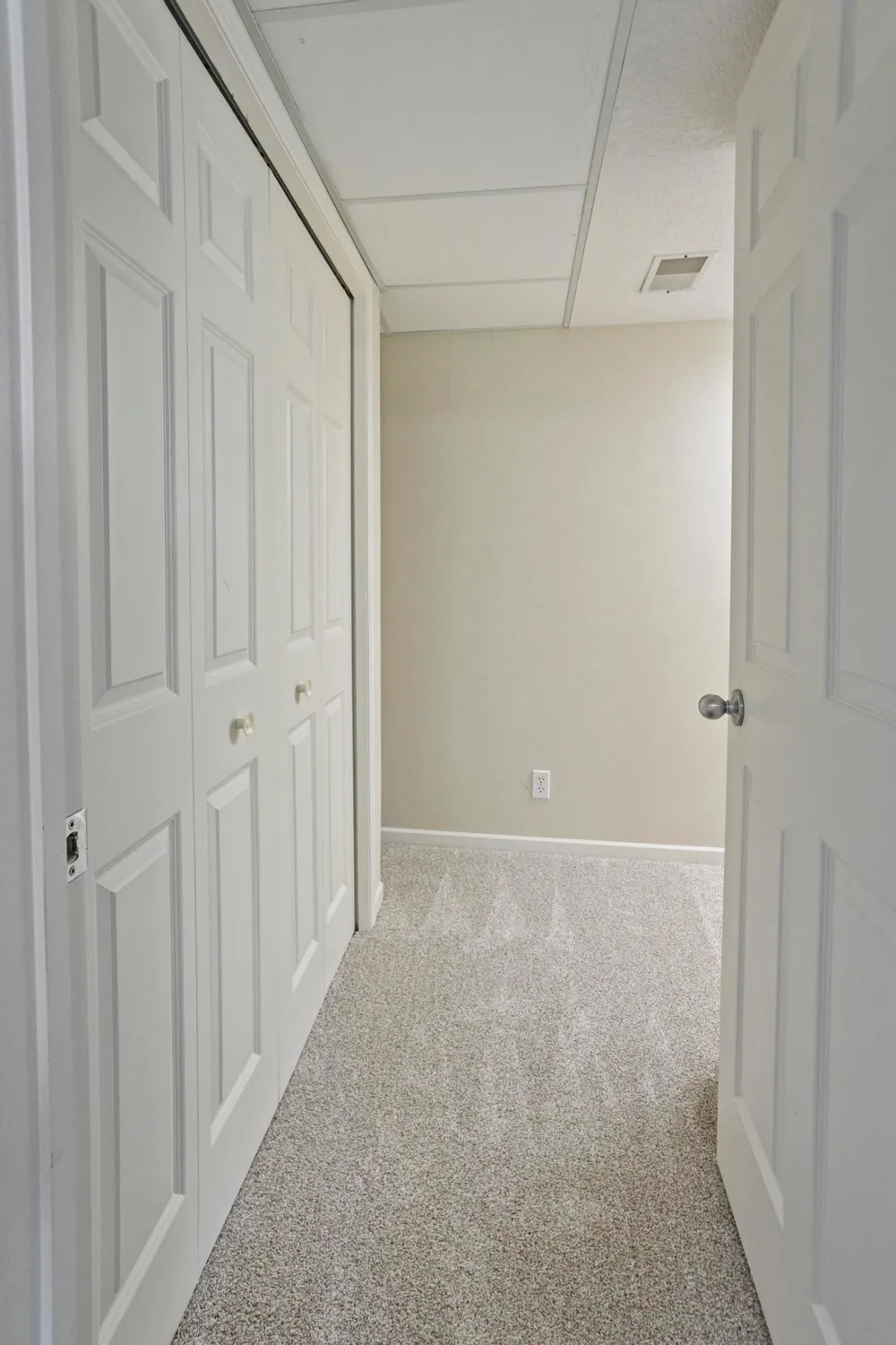 2452 Eagle Valley Drive Woodbury, MN 55129