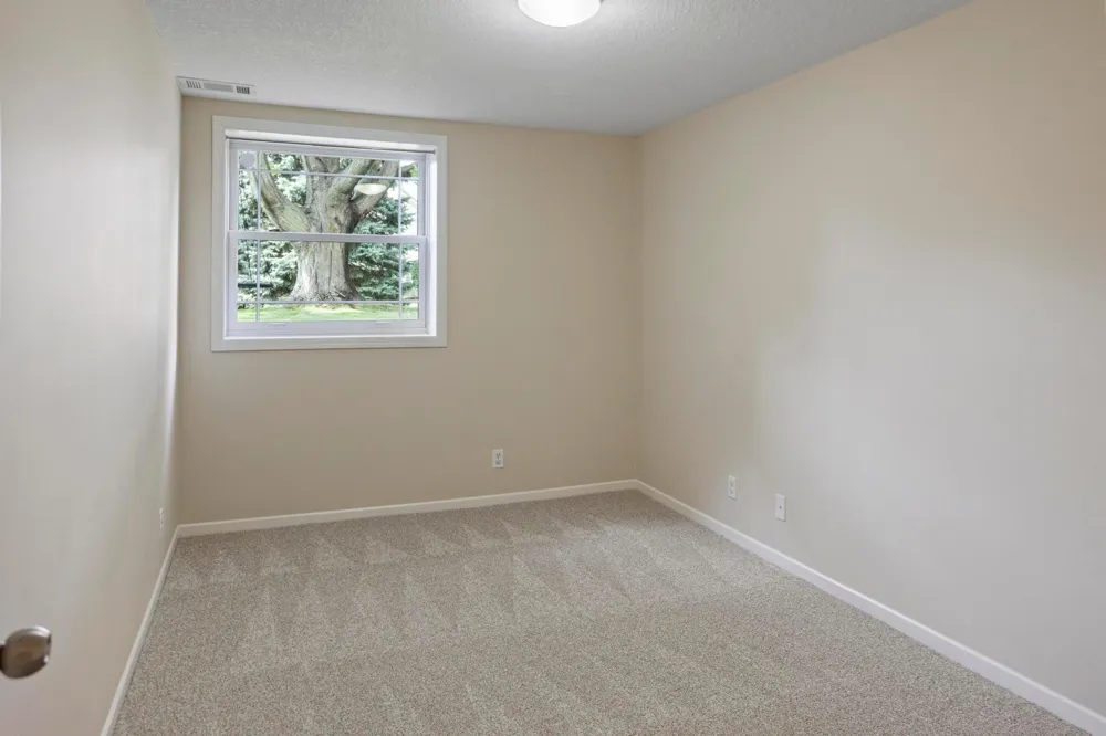 2452 Eagle Valley Drive Woodbury, MN 55129