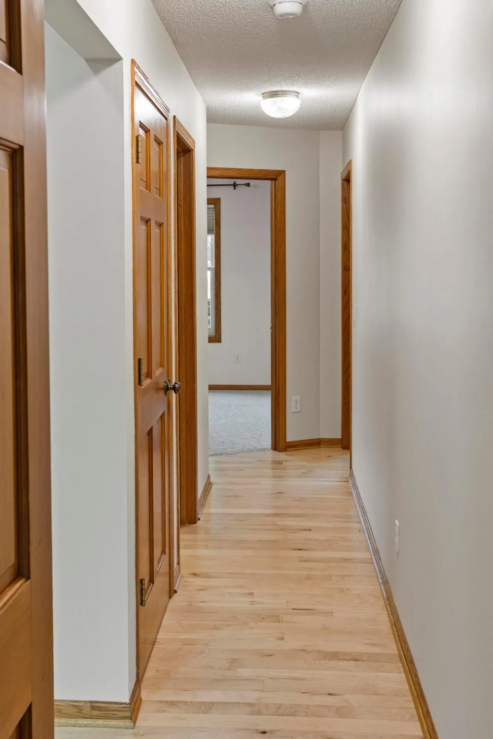 2452 Eagle Valley Drive Woodbury, MN 55129