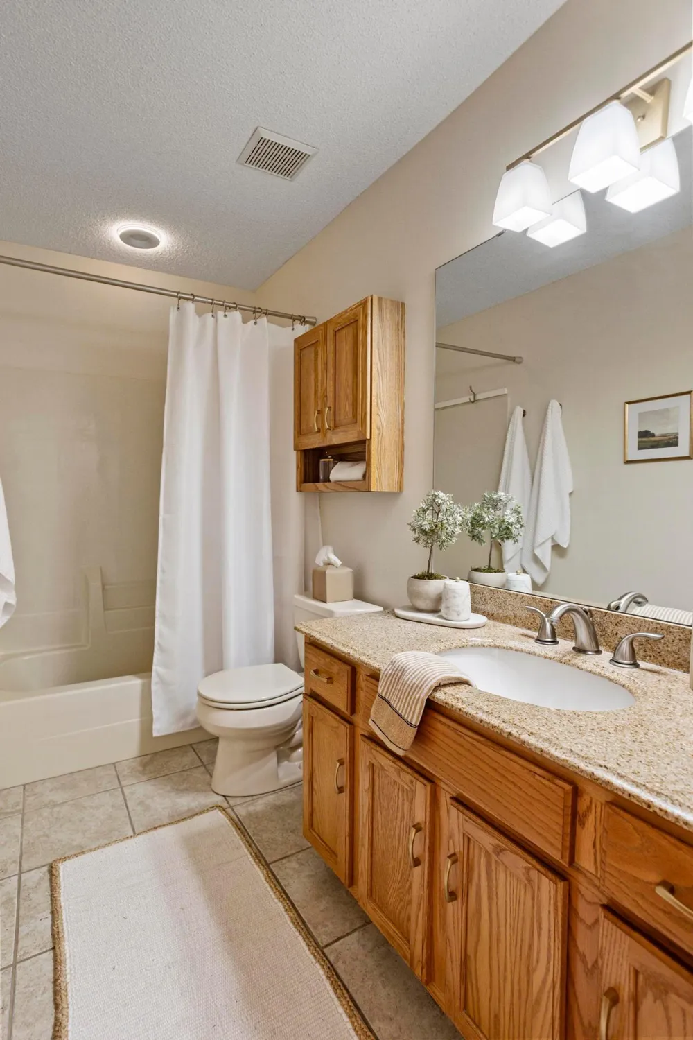2452 Eagle Valley Drive Woodbury, MN 55129