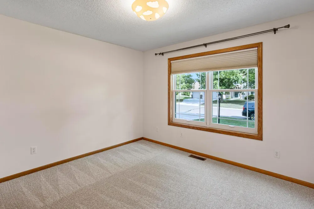 2452 Eagle Valley Drive Woodbury, MN 55129