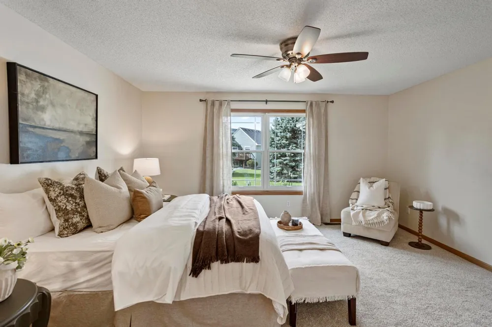 2452 Eagle Valley Drive Woodbury, MN 55129