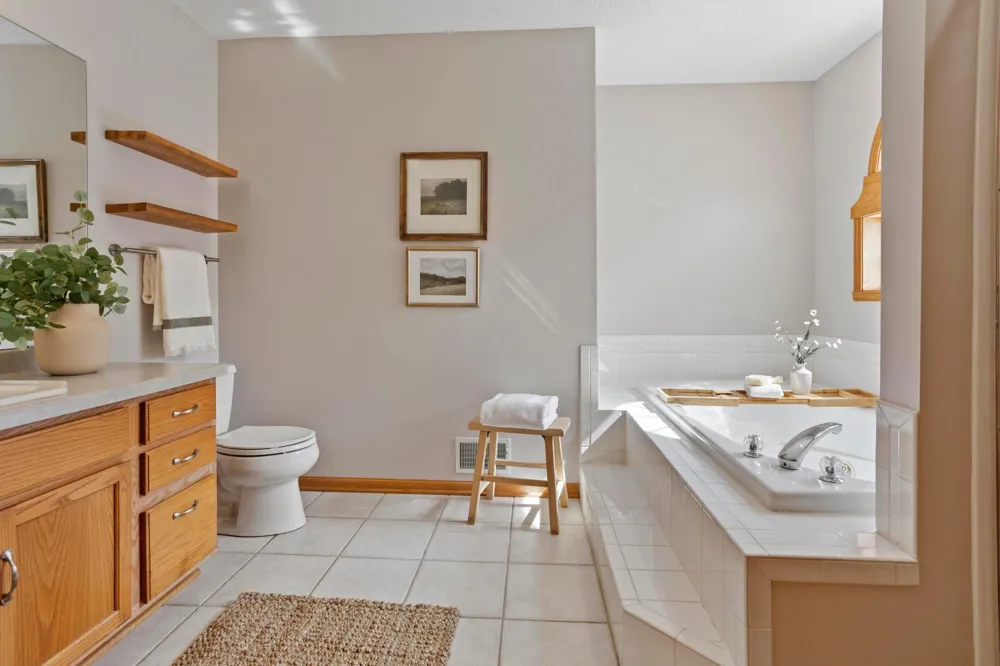 2452 Eagle Valley Drive Woodbury, MN 55129