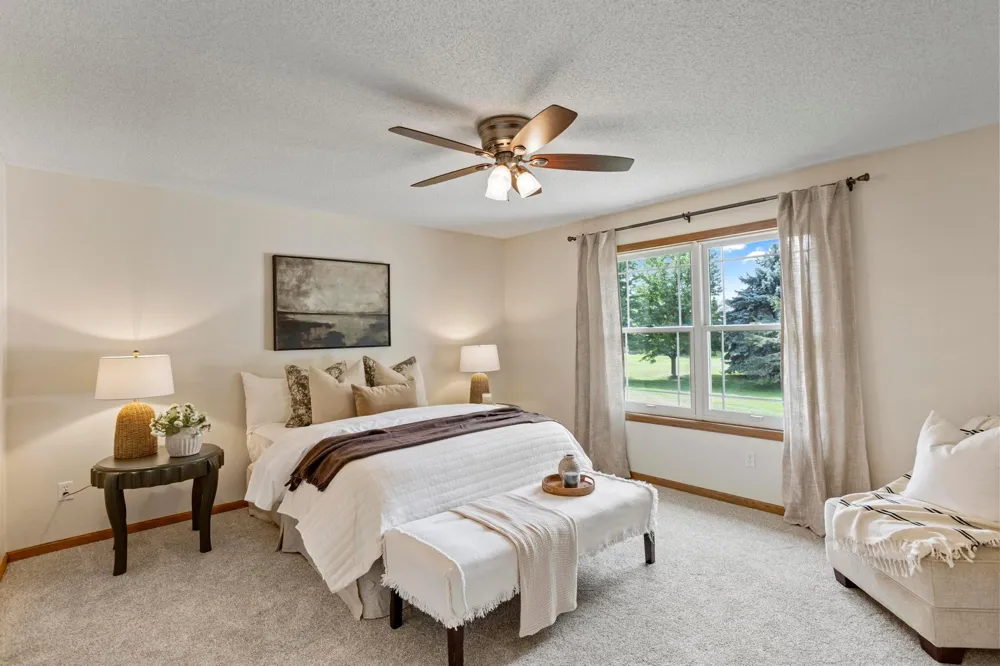 2452 Eagle Valley Drive Woodbury, MN 55129
