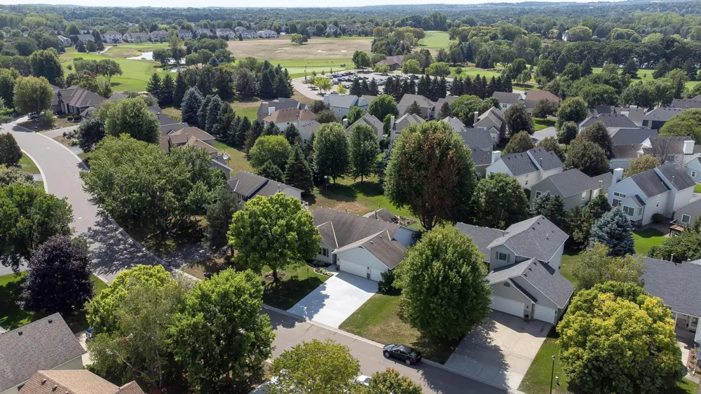 2452 Eagle Valley Drive Woodbury, MN 55129