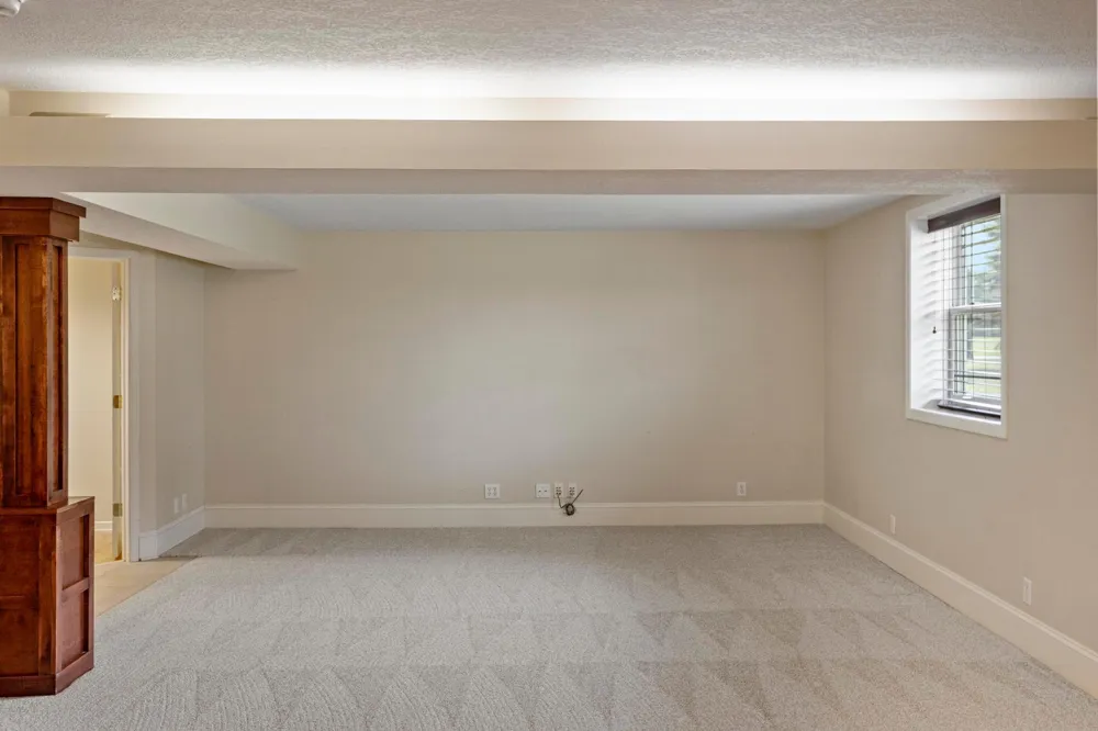 2452 Eagle Valley Drive Woodbury, MN 55129