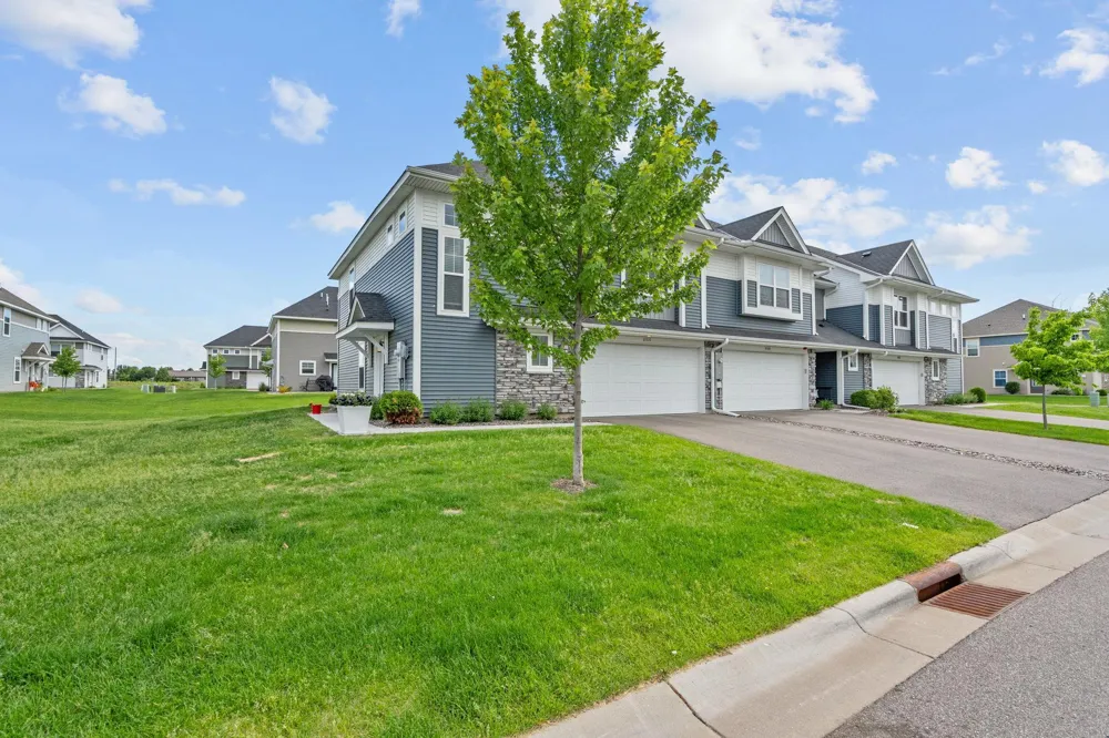 8710 Parkington Avenue NE Otsego, MN 55330