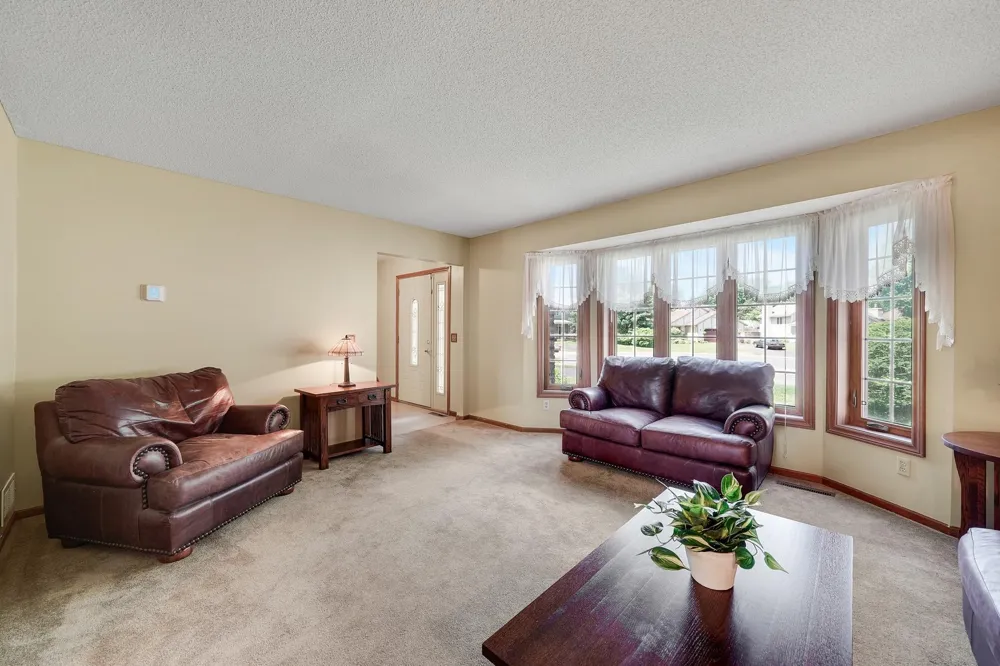 14246 Dearborn Path Rosemount, MN 55068
