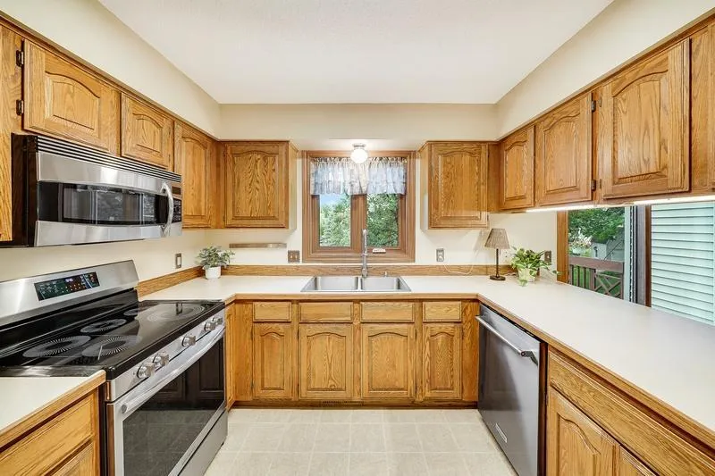 14246 Dearborn Path Rosemount, MN 55068