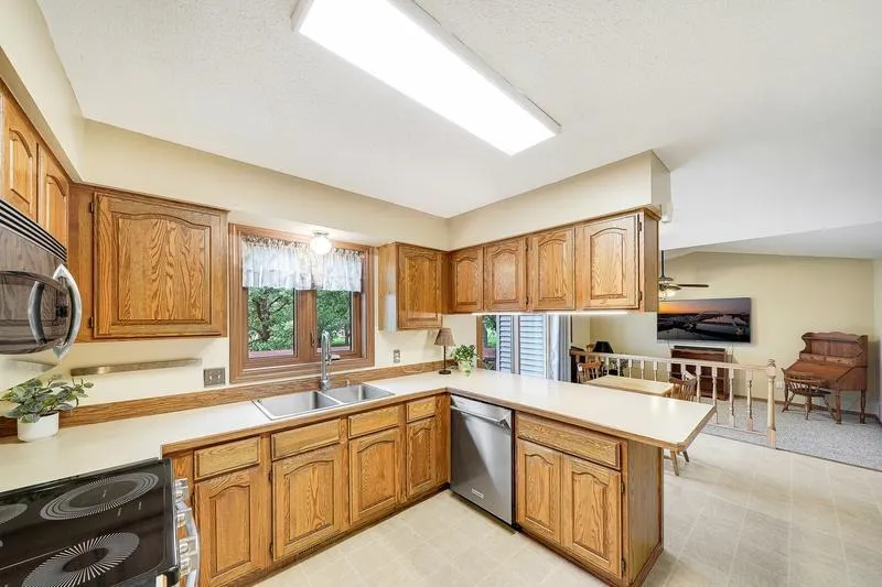 14246 Dearborn Path Rosemount, MN 55068